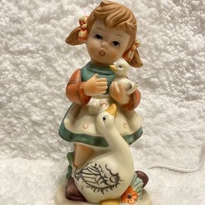 Vintage Irice Girl w/ Geese Ceramic Bisque Night Light Perfume Lamp Taiwan WORKS